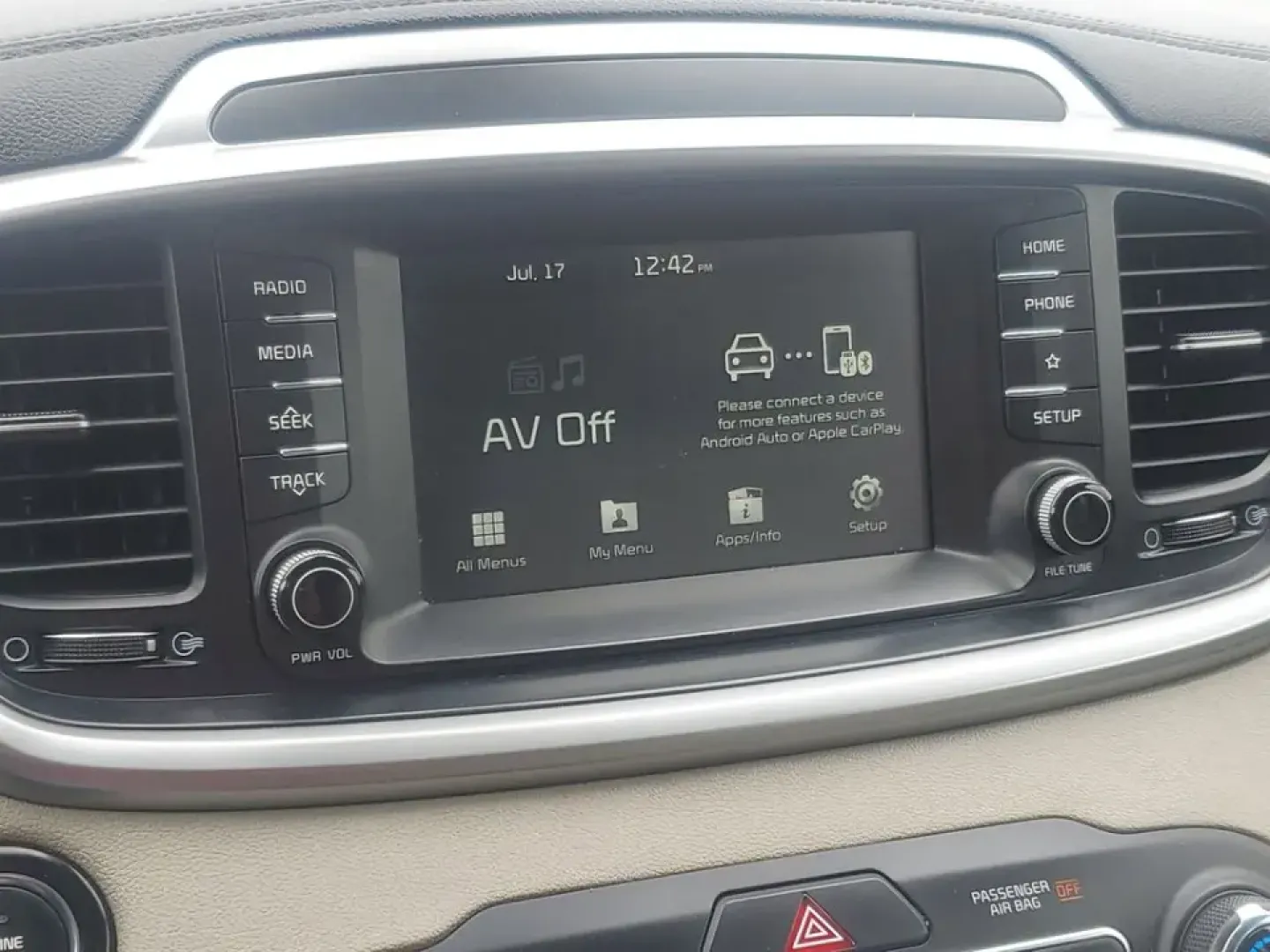 2020 Ebony Black /Stone Beige Kia Sorento EX V6 (5XYPHDA52LG) with an V6, 3.3L engine, 8-speed automatic transmission, located at 6064 Gull Rd, Kalamazoo, MI, 49048, (269) 222-0088, 42.328388, -85.512924 - **Explore New Horizons with the 2020 Kia Sorento EX V6 AWD Your Ideal Family SUV!**<br /> <br /> Are you ready to elevate your family adventures or daily commutes? The 2020 Kia Sorento EX V6 AWD is designed for those who value comfort, safety, and versatility. Whether you're heading to the nearby C- Photo#18