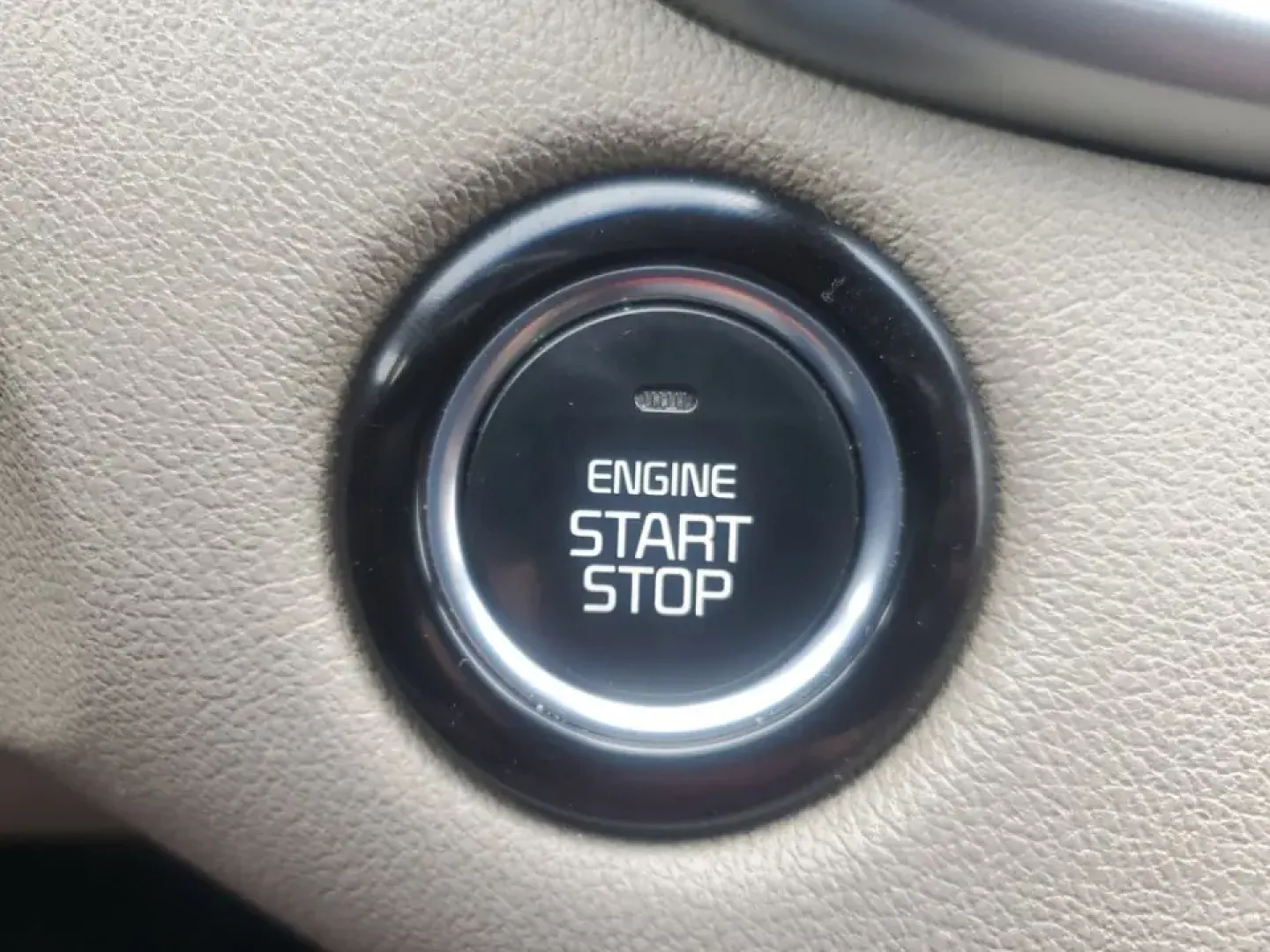 2020 Ebony Black /Stone Beige Kia Sorento EX V6 (5XYPHDA52LG) with an V6, 3.3L engine, 8-speed automatic transmission, located at 6064 Gull Rd, Kalamazoo, MI, 49048, (269) 222-0088, 42.328388, -85.512924 - **Explore New Horizons with the 2020 Kia Sorento EX V6 AWD Your Ideal Family SUV!**<br /> <br /> Are you ready to elevate your family adventures or daily commutes? The 2020 Kia Sorento EX V6 AWD is designed for those who value comfort, safety, and versatility. Whether you're heading to the nearby C- Photo#22