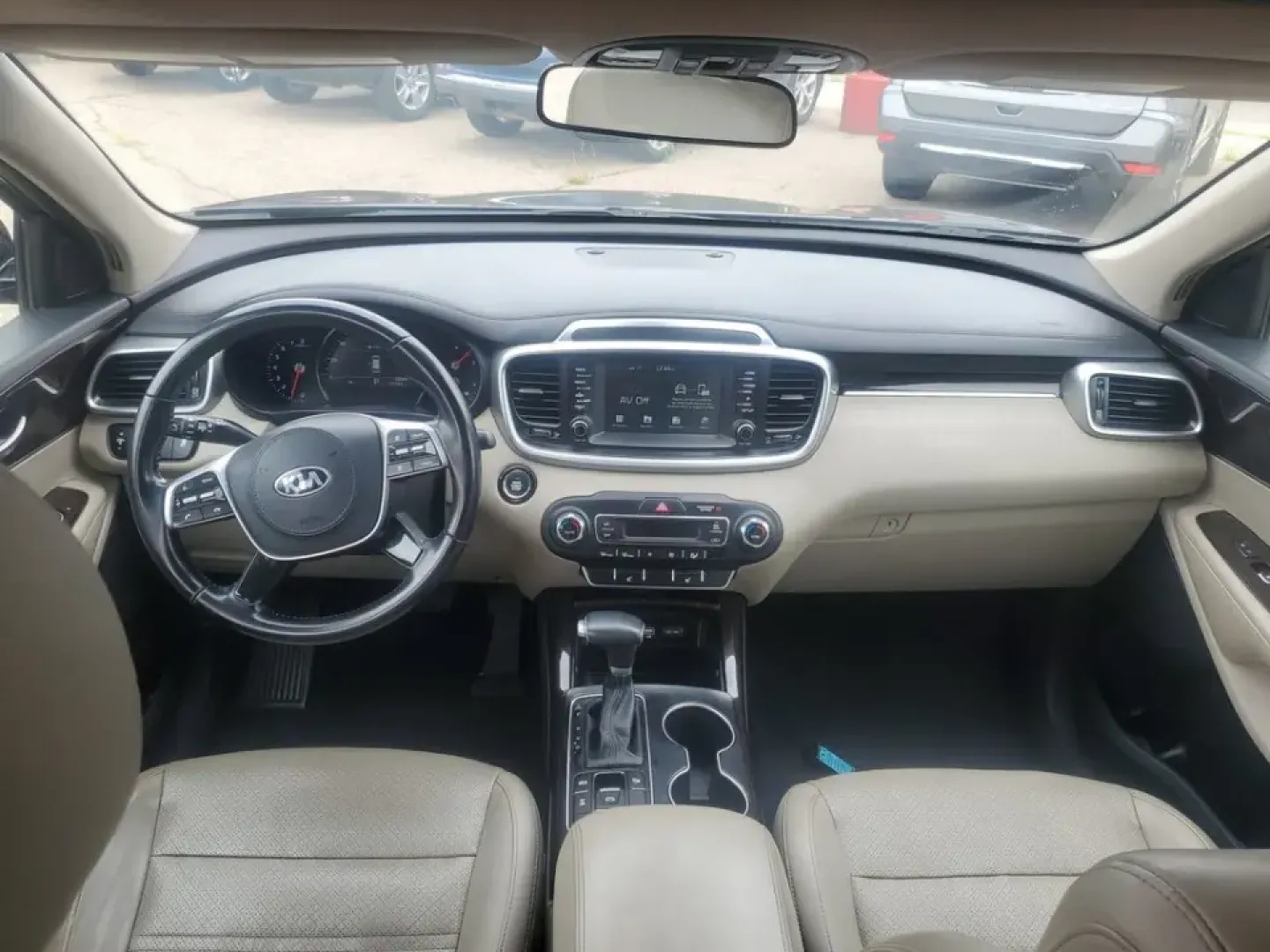 2020 Ebony Black /Stone Beige Kia Sorento EX V6 (5XYPHDA52LG) with an V6, 3.3L engine, 8-speed automatic transmission, located at 6064 Gull Rd, Kalamazoo, MI, 49048, (269) 222-0088, 42.328388, -85.512924 - **Explore New Horizons with the 2020 Kia Sorento EX V6 AWD Your Ideal Family SUV!**<br /> <br /> Are you ready to elevate your family adventures or daily commutes? The 2020 Kia Sorento EX V6 AWD is designed for those who value comfort, safety, and versatility. Whether you're heading to the nearby C- Photo#26