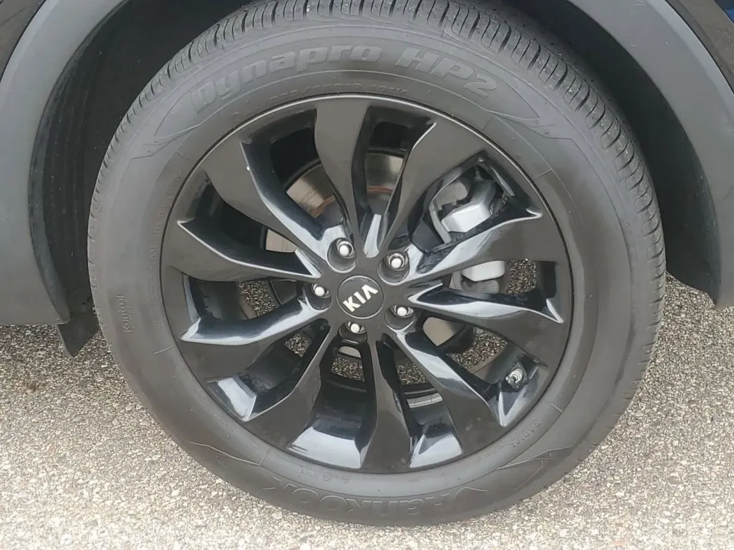2020 Ebony Black /Stone Beige Kia Sorento EX V6 (5XYPHDA52LG) with an V6, 3.3L engine, 8-speed automatic transmission, located at 6064 Gull Rd, Kalamazoo, MI, 49048, (269) 222-0088, 42.328388, -85.512924 - <b>Summary</b><br>Power Moonroof NAVIGATION PACKAGE<br><br><b>Vehicle Details</b><br>Introducing the 2020 Kia Sorento EX V6 AWD the perfect blend of power, luxury, and technology! This stunning SUV is designed to elevate your driving experience with its robust V6, 3.3L engine that delivers exhilara - Photo#5