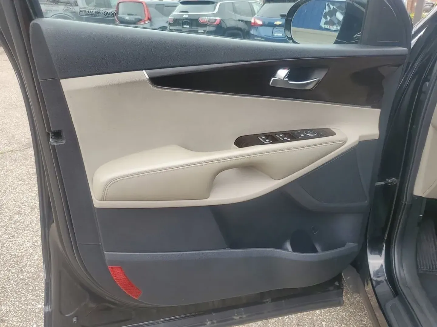 2020 Ebony Black /Stone Beige Kia Sorento EX V6 (5XYPHDA52LG) with an V6, 3.3L engine, 8-speed automatic transmission, located at 6064 Gull Rd, Kalamazoo, MI, 49048, (269) 222-0088, 42.328388, -85.512924 - <b>Summary</b><br>Power Moonroof NAVIGATION PACKAGE<br><br><b>Vehicle Details</b><br>Introducing the 2020 Kia Sorento EX V6 AWD the perfect blend of power, luxury, and technology! This stunning SUV is designed to elevate your driving experience with its robust V6, 3.3L engine that delivers exhilara - Photo#6