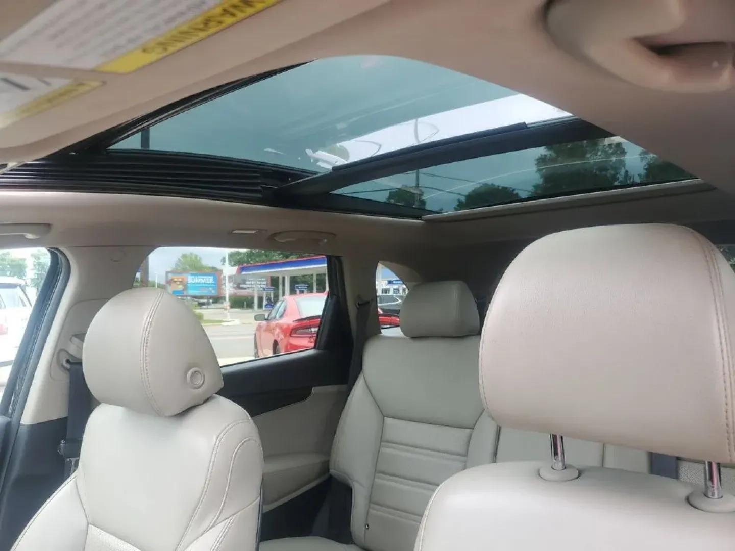 2020 Ebony Black /Stone Beige Kia Sorento EX V6 (5XYPHDA52LG) with an V6, 3.3L engine, 8-speed automatic transmission, located at 6064 Gull Rd, Kalamazoo, MI, 49048, (269) 222-0088, 42.328388, -85.512924 - <b>Summary</b><br>Power Moonroof NAVIGATION PACKAGE<br><br><b>Vehicle Details</b><br>Introducing the 2020 Kia Sorento EX V6 AWD the perfect blend of power, luxury, and technology! This stunning SUV is designed to elevate your driving experience with its robust V6, 3.3L engine that delivers exhilara - Photo#10