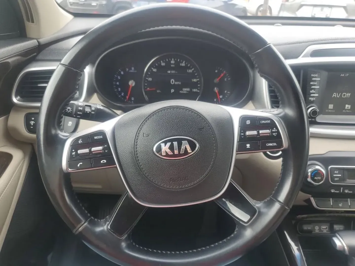 2020 Ebony Black /Stone Beige Kia Sorento EX V6 (5XYPHDA52LG) with an V6, 3.3L engine, 8-speed automatic transmission, located at 6064 Gull Rd, Kalamazoo, MI, 49048, (269) 222-0088, 42.328388, -85.512924 - <b>Summary</b><br>Power Moonroof NAVIGATION PACKAGE<br><br><b>Vehicle Details</b><br>Introducing the 2020 Kia Sorento EX V6 AWD the perfect blend of power, luxury, and technology! This stunning SUV is designed to elevate your driving experience with its robust V6, 3.3L engine that delivers exhilara - Photo#12