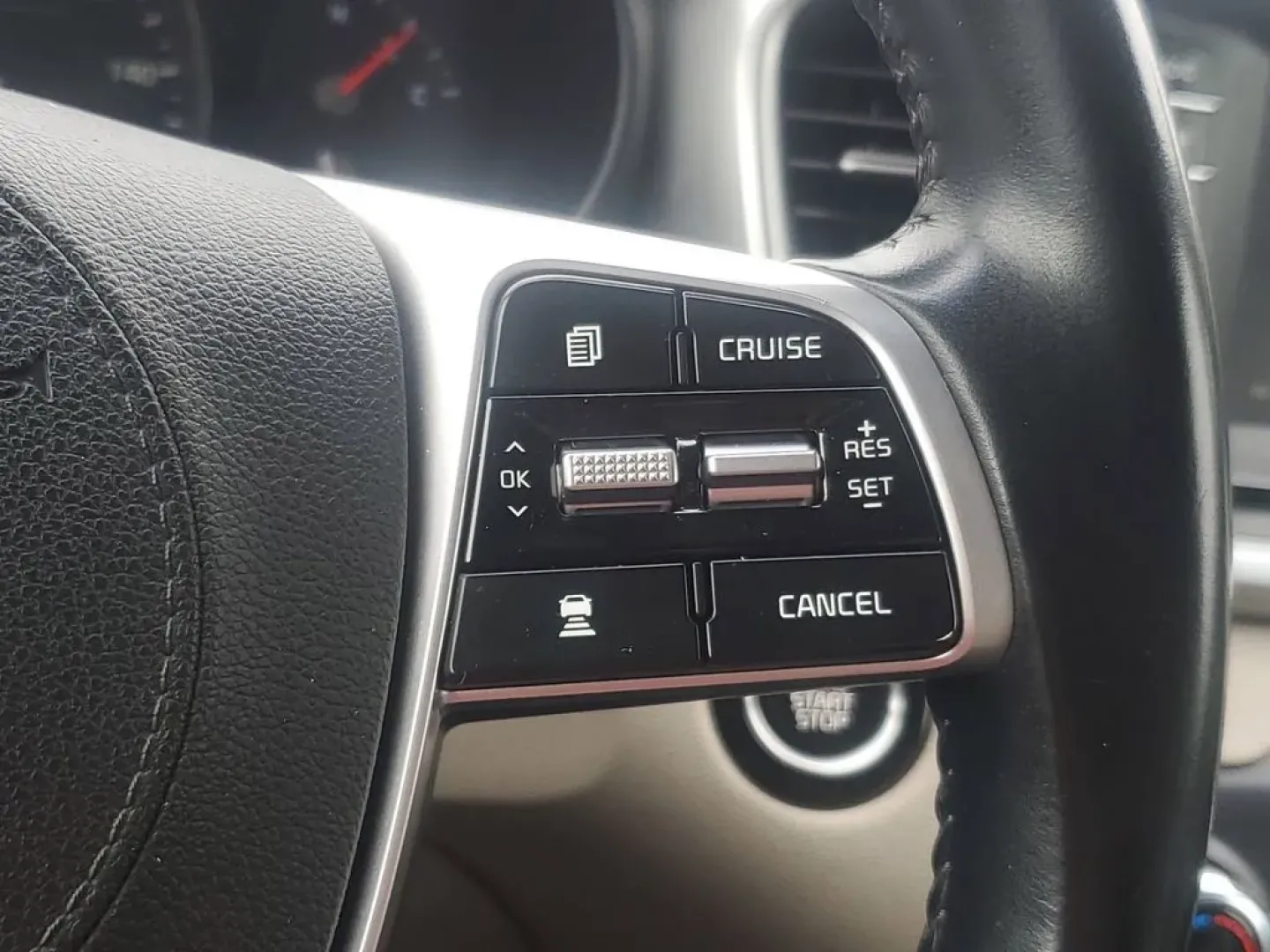 2020 Ebony Black /Stone Beige Kia Sorento EX V6 (5XYPHDA52LG) with an V6, 3.3L engine, 8-speed automatic transmission, located at 6064 Gull Rd, Kalamazoo, MI, 49048, (269) 222-0088, 42.328388, -85.512924 - <b>Summary</b><br>Power Moonroof NAVIGATION PACKAGE<br><br><b>Vehicle Details</b><br>Introducing the 2020 Kia Sorento EX V6 AWD the perfect blend of power, luxury, and technology! This stunning SUV is designed to elevate your driving experience with its robust V6, 3.3L engine that delivers exhilara - Photo#16