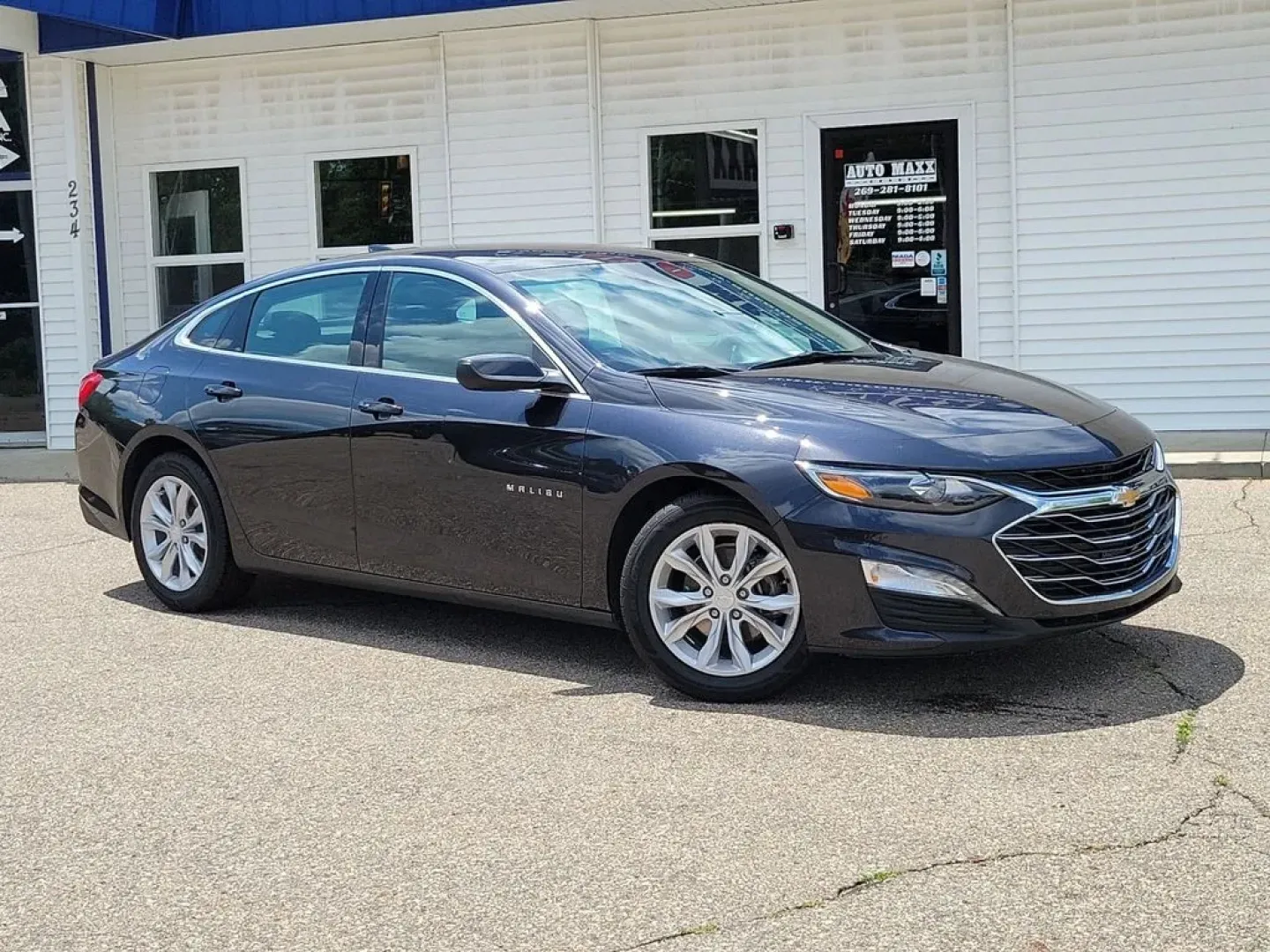 2023 Dark Ash Metallic /Jet Black Chevrolet Malibu LT (1G1ZD5ST2PF) with an 4 Cyl, 1.5L engine, CVT transmission, located at 6064 Gull Rd, Kalamazoo, MI, 49048, (269) 222-0088, 42.328388, -85.512924 - **Experience the Perfect Blend of Style and Comfort with the 2023 Chevrolet Malibu** <br /> <br /> If you're searching for a vehicle that seamlessly fits into your busy lifestyle, look no further than this stunning 2023 Chevrolet Malibu, now available at AutoMaxx - Battle Creek. This sleek sedan is - Photo#1
