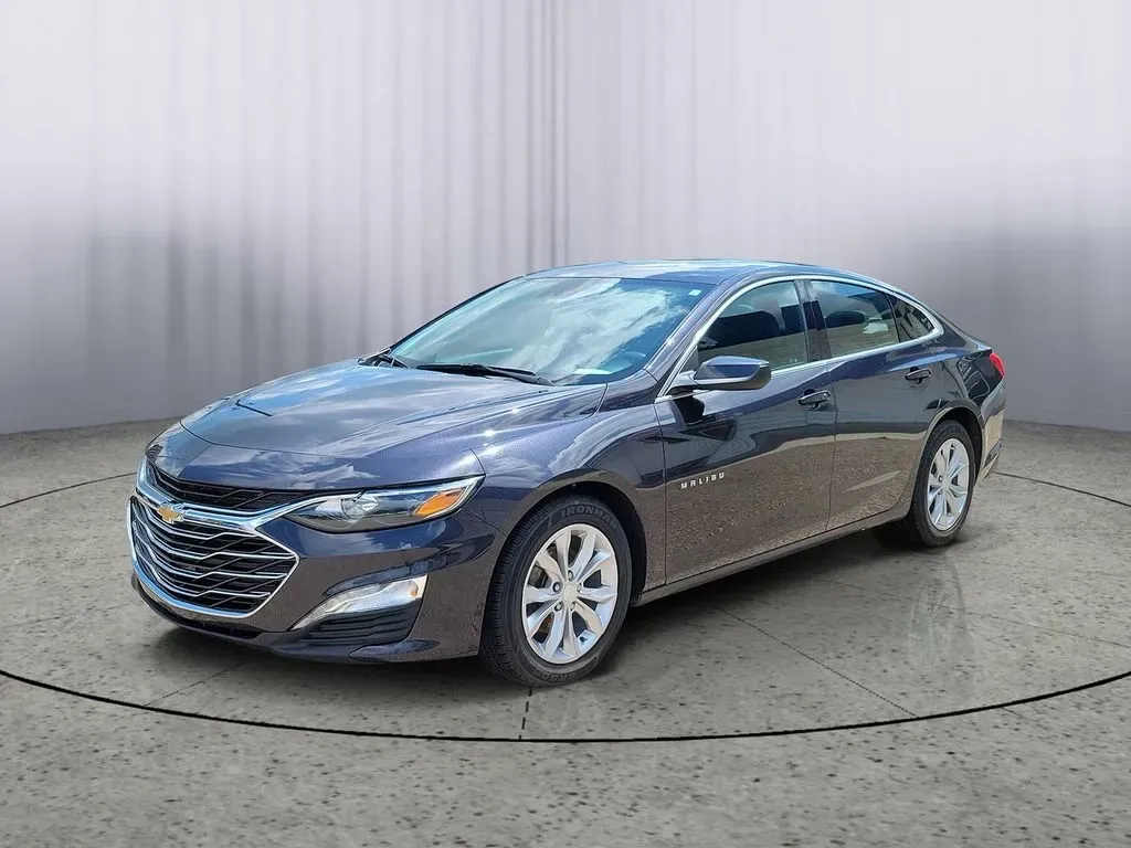 2023 Dark Ash Metallic /Jet Black Chevrolet Malibu LT (1G1ZD5ST2PF) with an 4 Cyl, 1.5L engine, CVT transmission, located at 6064 Gull Rd, Kalamazoo, MI, 49048, (269) 222-0088, 42.328388, -85.512924 - **Experience the Perfect Blend of Style and Comfort with the 2023 Chevrolet Malibu** <br /> <br /> If you're searching for a vehicle that seamlessly fits into your busy lifestyle, look no further than this stunning 2023 Chevrolet Malibu, now available at AutoMaxx - Battle Creek. This sleek sedan is - Photo#2