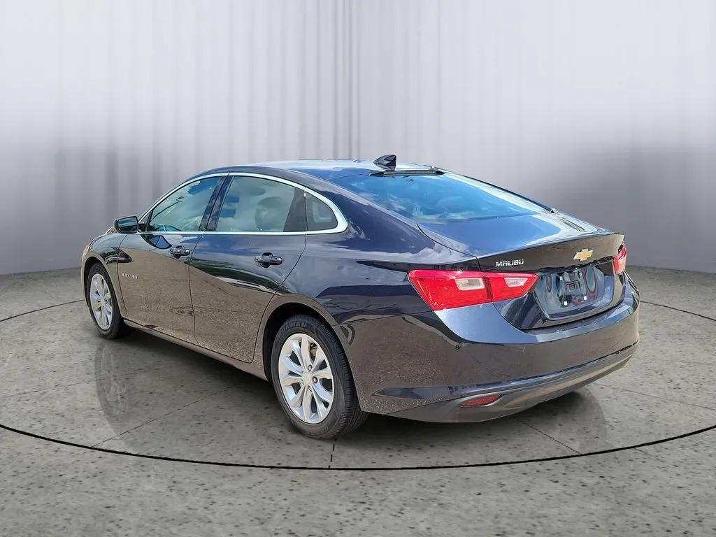 2023 Dark Ash Metallic /Jet Black Chevrolet Malibu LT (1G1ZD5ST2PF) with an 4 Cyl, 1.5L engine, CVT transmission, located at 6064 Gull Rd, Kalamazoo, MI, 49048, (269) 222-0088, 42.328388, -85.512924 - **Experience the Perfect Blend of Style and Comfort with the 2023 Chevrolet Malibu** <br /> <br /> If you're searching for a vehicle that seamlessly fits into your busy lifestyle, look no further than this stunning 2023 Chevrolet Malibu, now available at AutoMaxx - Battle Creek. This sleek sedan is - Photo#3