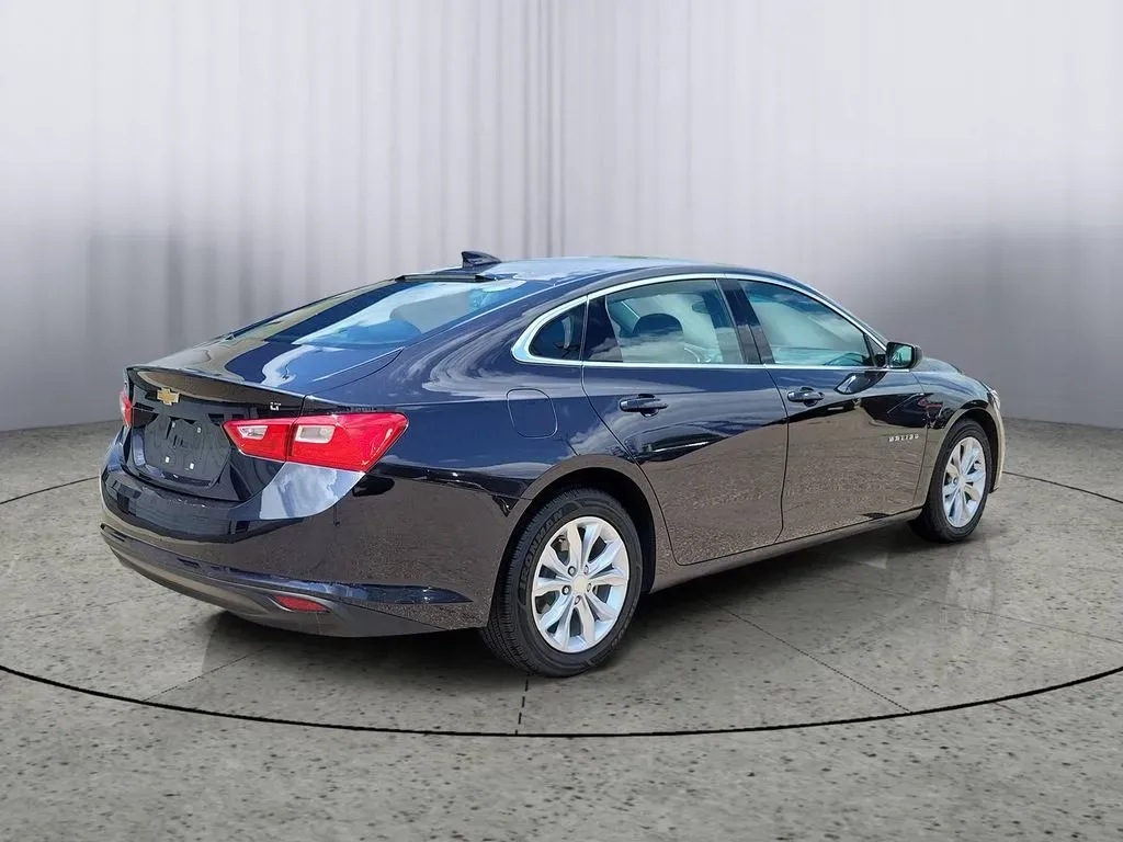 2023 Dark Ash Metallic /Jet Black Chevrolet Malibu LT (1G1ZD5ST2PF) with an 4 Cyl, 1.5L engine, CVT transmission, located at 6064 Gull Rd, Kalamazoo, MI, 49048, (269) 222-0088, 42.328388, -85.512924 - **Experience the Perfect Blend of Style and Comfort with the 2023 Chevrolet Malibu** <br /> <br /> If you're searching for a vehicle that seamlessly fits into your busy lifestyle, look no further than this stunning 2023 Chevrolet Malibu, now available at AutoMaxx - Battle Creek. This sleek sedan is - Photo#4