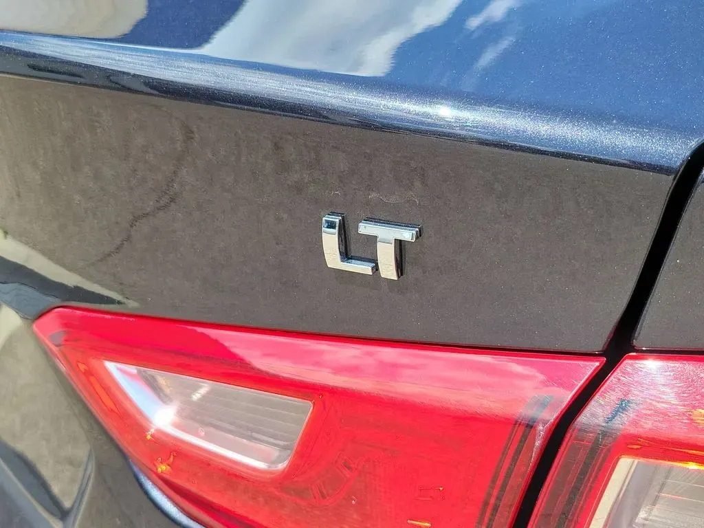 2023 Dark Ash Metallic /Jet Black Chevrolet Malibu LT (1G1ZD5ST2PF) with an 4 Cyl, 1.5L engine, CVT transmission, located at 6064 Gull Rd, Kalamazoo, MI, 49048, (269) 222-0088, 42.328388, -85.512924 - **Experience the Perfect Blend of Style and Comfort with the 2023 Chevrolet Malibu** <br /> <br /> If you're searching for a vehicle that seamlessly fits into your busy lifestyle, look no further than this stunning 2023 Chevrolet Malibu, now available at AutoMaxx - Battle Creek. This sleek sedan is - Photo#6