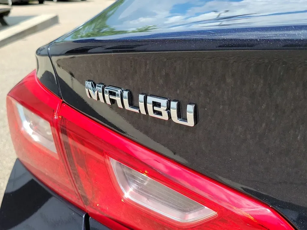 2023 Dark Ash Metallic /Jet Black Chevrolet Malibu LT (1G1ZD5ST2PF) with an 4 Cyl, 1.5L engine, CVT transmission, located at 6064 Gull Rd, Kalamazoo, MI, 49048, (269) 222-0088, 42.328388, -85.512924 - **Experience the Perfect Blend of Style and Comfort with the 2023 Chevrolet Malibu** <br /> <br /> If you're searching for a vehicle that seamlessly fits into your busy lifestyle, look no further than this stunning 2023 Chevrolet Malibu, now available at AutoMaxx - Battle Creek. This sleek sedan is - Photo#7