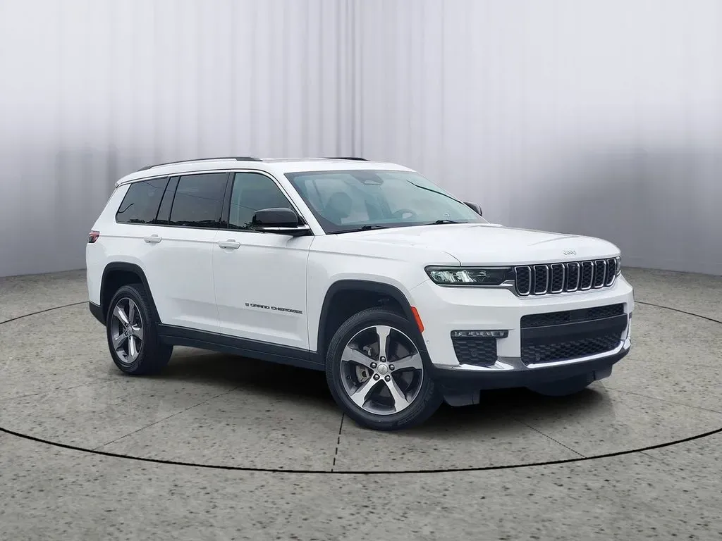 2023 Bright White Clearcoat /Global Black Jeep Grand Cherokee Limited (1C4RJKBG4P8) with an V6, 3.6L engine, 8-speed automatic transmission, located at 6064 Gull Rd, Kalamazoo, MI, 49048, (269) 222-0088, 42.328388, -85.512924 - **Unleash Your Adventurous Spirit with the 2023 Jeep Grand Cherokee L Limited 4WD!**<br /> <br /> Are you ready to elevate your family adventures, road trips, or weekend getaways? The 2023 Jeep Grand Cherokee L Limited 4WD is not just a vehicle; it's your passport to unforgettable experiences. Perfe - Photo#1