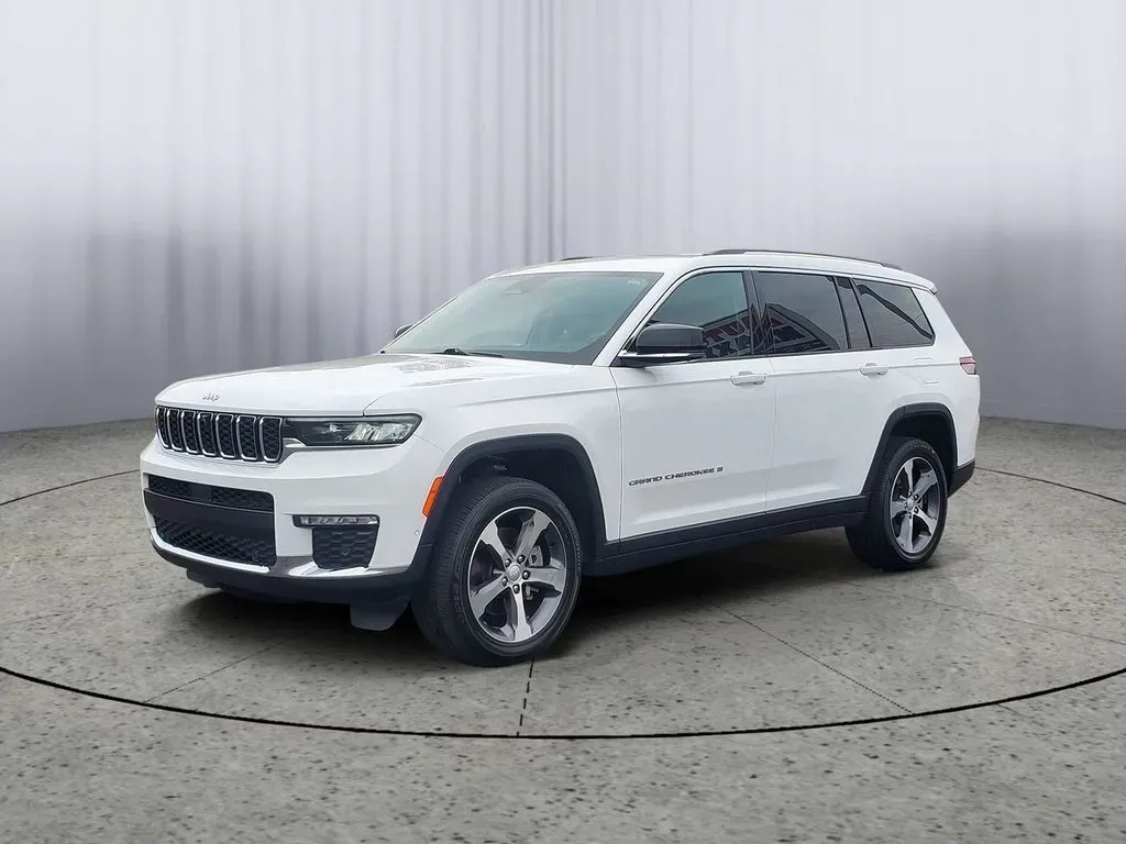 2023 Bright White Clearcoat /Global Black Jeep Grand Cherokee Limited (1C4RJKBG4P8) with an V6, 3.6L engine, 8-speed automatic transmission, located at 6064 Gull Rd, Kalamazoo, MI, 49048, (269) 222-0088, 42.328388, -85.512924 - **Unleash Your Adventurous Spirit with the 2023 Jeep Grand Cherokee L Limited 4WD!**<br /> <br /> Are you ready to elevate your family adventures, road trips, or weekend getaways? The 2023 Jeep Grand Cherokee L Limited 4WD is not just a vehicle; it's your passport to unforgettable experiences. Perfe - Photo#2