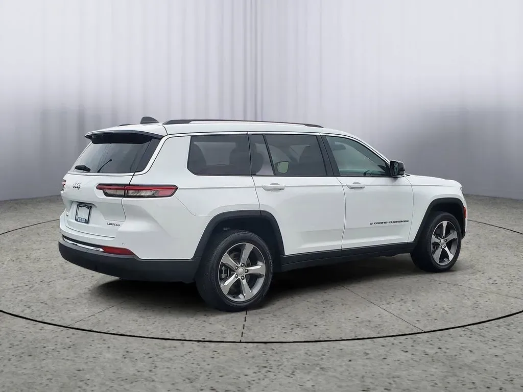 2023 Bright White Clearcoat /Global Black Jeep Grand Cherokee Limited (1C4RJKBG4P8) with an V6, 3.6L engine, 8-speed automatic transmission, located at 6064 Gull Rd, Kalamazoo, MI, 49048, (269) 222-0088, 42.328388, -85.512924 - **Unleash Your Adventurous Spirit with the 2023 Jeep Grand Cherokee L Limited 4WD!**<br /> <br /> Are you ready to elevate your family adventures, road trips, or weekend getaways? The 2023 Jeep Grand Cherokee L Limited 4WD is not just a vehicle; it's your passport to unforgettable experiences. Perfe - Photo#4