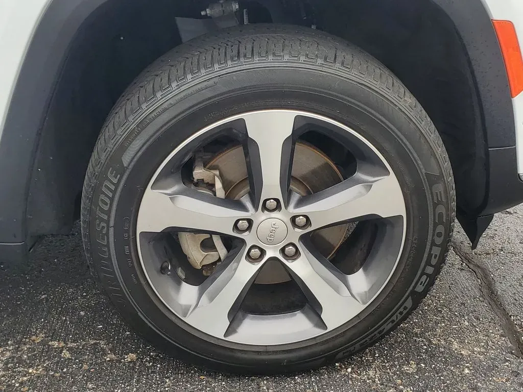 2023 Bright White Clearcoat /Global Black Jeep Grand Cherokee Limited (1C4RJKBG4P8) with an V6, 3.6L engine, 8-speed automatic transmission, located at 6064 Gull Rd, Kalamazoo, MI, 49048, (269) 222-0088, 42.328388, -85.512924 - **Unleash Your Adventurous Spirit with the 2023 Jeep Grand Cherokee L Limited 4WD!**<br /> <br /> Are you ready to elevate your family adventures, road trips, or weekend getaways? The 2023 Jeep Grand Cherokee L Limited 4WD is not just a vehicle; it's your passport to unforgettable experiences. Perfe - Photo#5