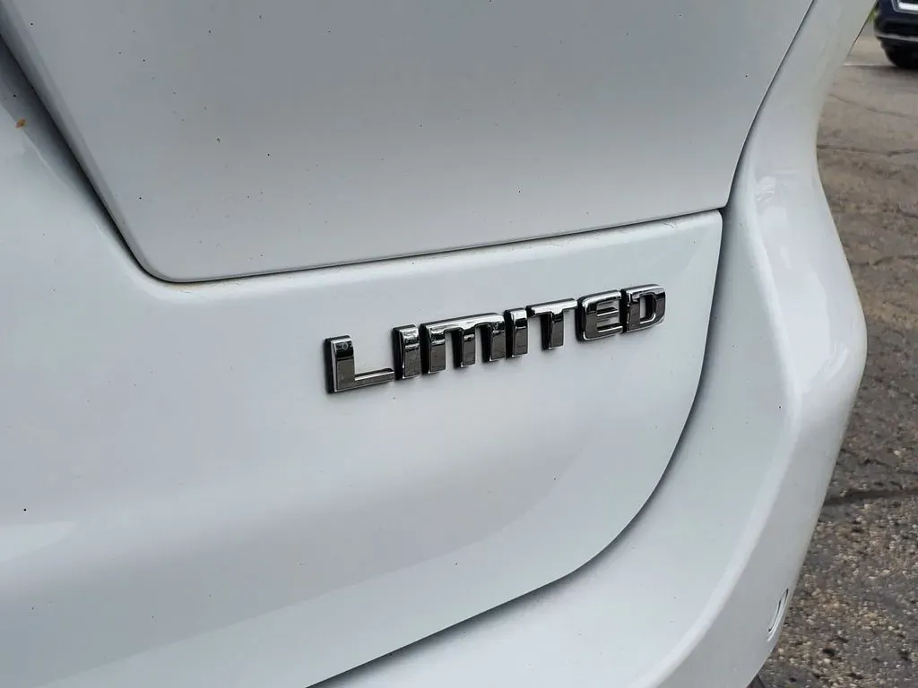 2023 Bright White Clearcoat /Global Black Jeep Grand Cherokee Limited (1C4RJKBG4P8) with an V6, 3.6L engine, 8-speed automatic transmission, located at 6064 Gull Rd, Kalamazoo, MI, 49048, (269) 222-0088, 42.328388, -85.512924 - **Unleash Your Adventurous Spirit with the 2023 Jeep Grand Cherokee L Limited 4WD!**<br /> <br /> Are you ready to elevate your family adventures, road trips, or weekend getaways? The 2023 Jeep Grand Cherokee L Limited 4WD is not just a vehicle; it's your passport to unforgettable experiences. Perfe - Photo#7