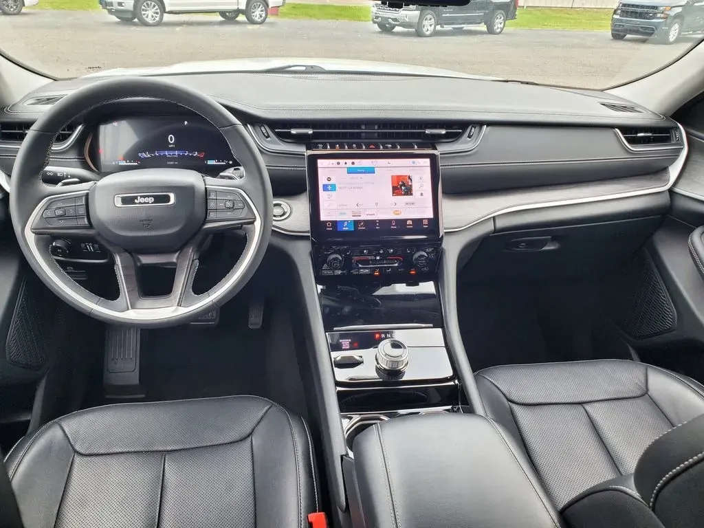 2023 Bright White Clearcoat /Global Black Jeep Grand Cherokee Limited (1C4RJKBG4P8) with an V6, 3.6L engine, 8-speed automatic transmission, located at 6064 Gull Rd, Kalamazoo, MI, 49048, (269) 222-0088, 42.328388, -85.512924 - **Unleash Your Adventurous Spirit with the 2023 Jeep Grand Cherokee L Limited 4WD!**<br /> <br /> Are you ready to elevate your family adventures, road trips, or weekend getaways? The 2023 Jeep Grand Cherokee L Limited 4WD is not just a vehicle; it's your passport to unforgettable experiences. Perfe - Photo#12