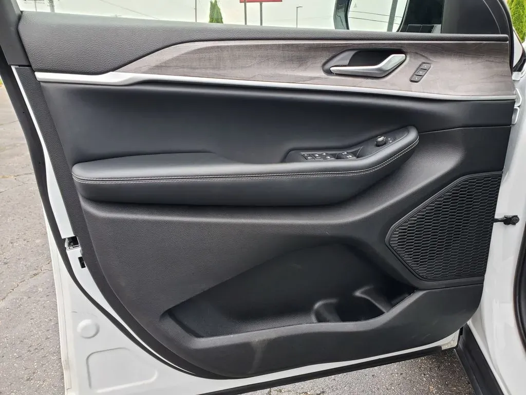 2023 Bright White Clearcoat /Global Black Jeep Grand Cherokee Limited (1C4RJKBG4P8) with an V6, 3.6L engine, 8-speed automatic transmission, located at 6064 Gull Rd, Kalamazoo, MI, 49048, (269) 222-0088, 42.328388, -85.512924 - **Unleash Your Adventurous Spirit with the 2023 Jeep Grand Cherokee L Limited 4WD!**<br /> <br /> Are you ready to elevate your family adventures, road trips, or weekend getaways? The 2023 Jeep Grand Cherokee L Limited 4WD is not just a vehicle; it's your passport to unforgettable experiences. Perfe - Photo#14