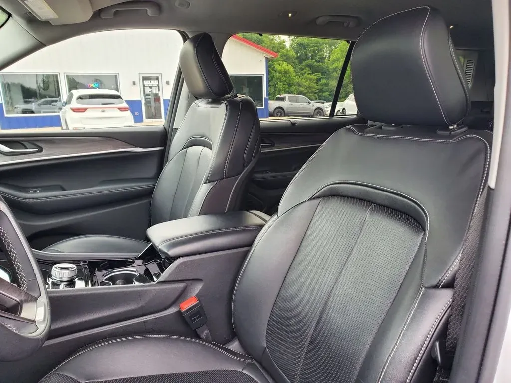 2023 Bright White Clearcoat /Global Black Jeep Grand Cherokee Limited (1C4RJKBG4P8) with an V6, 3.6L engine, 8-speed automatic transmission, located at 6064 Gull Rd, Kalamazoo, MI, 49048, (269) 222-0088, 42.328388, -85.512924 - **Unleash Your Adventurous Spirit with the 2023 Jeep Grand Cherokee L Limited 4WD!**<br /> <br /> Are you ready to elevate your family adventures, road trips, or weekend getaways? The 2023 Jeep Grand Cherokee L Limited 4WD is not just a vehicle; it's your passport to unforgettable experiences. Perfe - Photo#17
