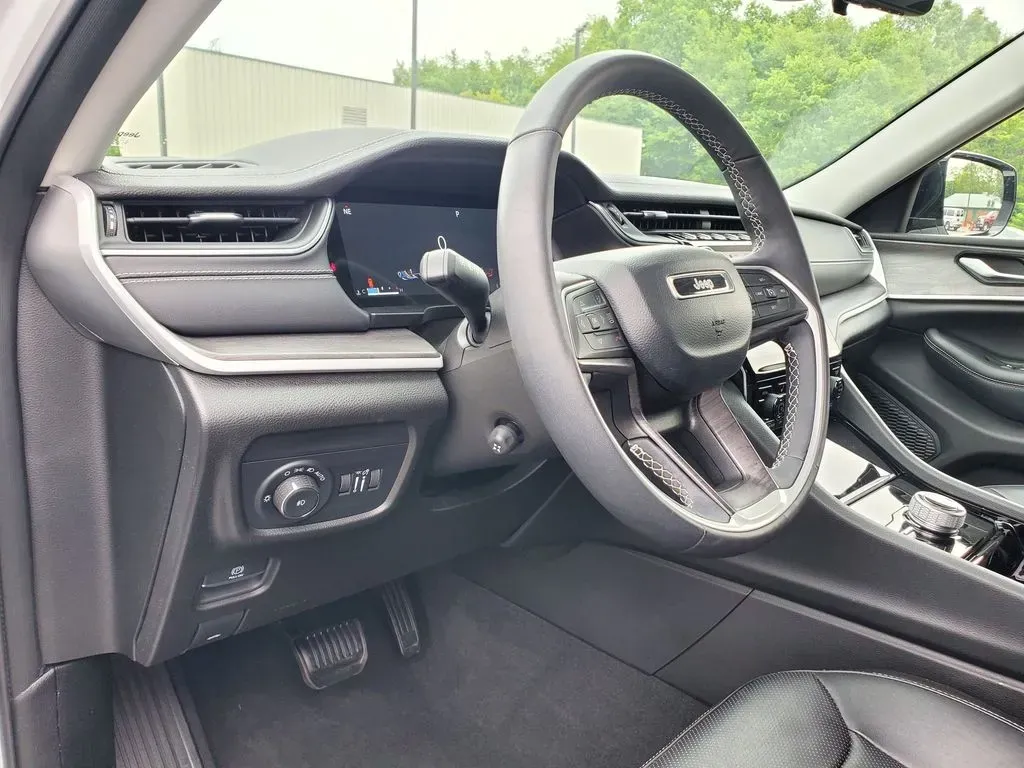 2023 Bright White Clearcoat /Global Black Jeep Grand Cherokee Limited (1C4RJKBG4P8) with an V6, 3.6L engine, 8-speed automatic transmission, located at 6064 Gull Rd, Kalamazoo, MI, 49048, (269) 222-0088, 42.328388, -85.512924 - **Unleash Your Adventurous Spirit with the 2023 Jeep Grand Cherokee L Limited 4WD!**<br /> <br /> Are you ready to elevate your family adventures, road trips, or weekend getaways? The 2023 Jeep Grand Cherokee L Limited 4WD is not just a vehicle; it's your passport to unforgettable experiences. Perfe - Photo#18