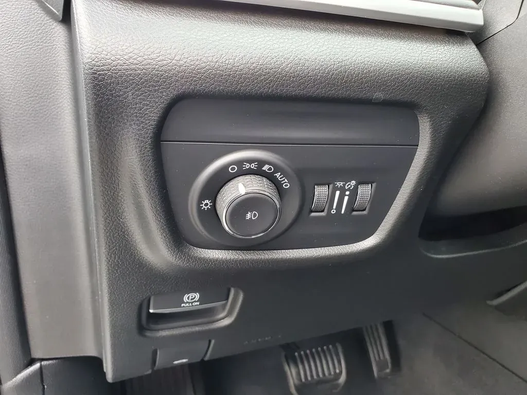 2023 Bright White Clearcoat /Global Black Jeep Grand Cherokee Limited (1C4RJKBG4P8) with an V6, 3.6L engine, 8-speed automatic transmission, located at 6064 Gull Rd, Kalamazoo, MI, 49048, (269) 222-0088, 42.328388, -85.512924 - **Unleash Your Adventurous Spirit with the 2023 Jeep Grand Cherokee L Limited 4WD!**<br /> <br /> Are you ready to elevate your family adventures, road trips, or weekend getaways? The 2023 Jeep Grand Cherokee L Limited 4WD is not just a vehicle; it's your passport to unforgettable experiences. Perfe - Photo#19