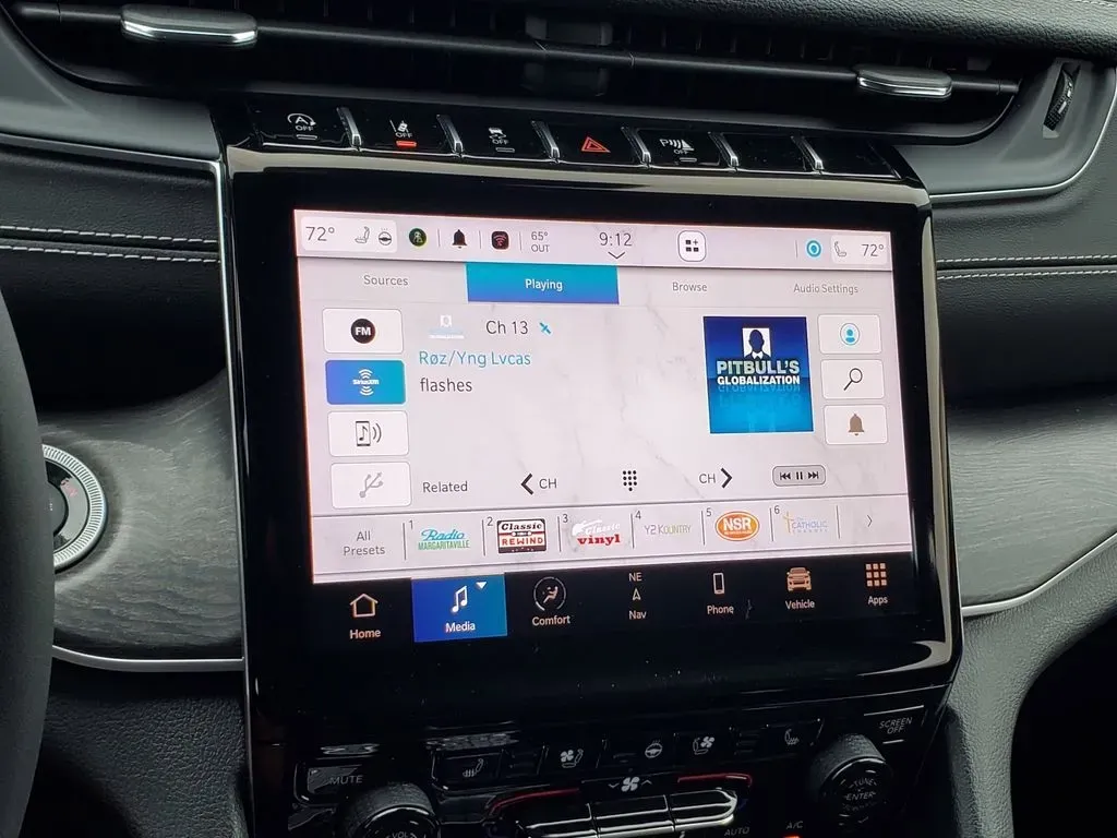 2023 Bright White Clearcoat /Global Black Jeep Grand Cherokee Limited (1C4RJKBG4P8) with an V6, 3.6L engine, 8-speed automatic transmission, located at 6064 Gull Rd, Kalamazoo, MI, 49048, (269) 222-0088, 42.328388, -85.512924 - **Unleash Your Adventurous Spirit with the 2023 Jeep Grand Cherokee L Limited 4WD!**<br /> <br /> Are you ready to elevate your family adventures, road trips, or weekend getaways? The 2023 Jeep Grand Cherokee L Limited 4WD is not just a vehicle; it's your passport to unforgettable experiences. Perfe - Photo#25