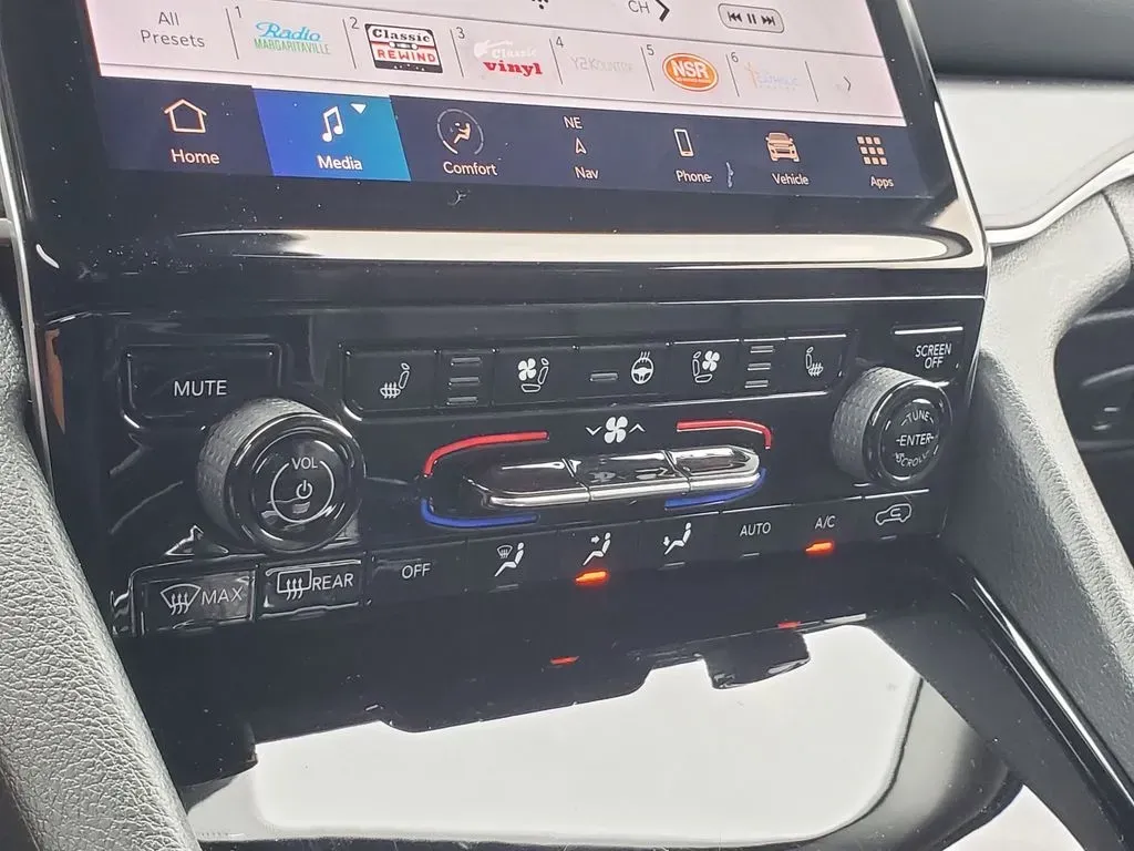 2023 Bright White Clearcoat /Global Black Jeep Grand Cherokee Limited (1C4RJKBG4P8) with an V6, 3.6L engine, 8-speed automatic transmission, located at 6064 Gull Rd, Kalamazoo, MI, 49048, (269) 222-0088, 42.328388, -85.512924 - **Unleash Your Adventurous Spirit with the 2023 Jeep Grand Cherokee L Limited 4WD!**<br /> <br /> Are you ready to elevate your family adventures, road trips, or weekend getaways? The 2023 Jeep Grand Cherokee L Limited 4WD is not just a vehicle; it's your passport to unforgettable experiences. Perfe - Photo#27