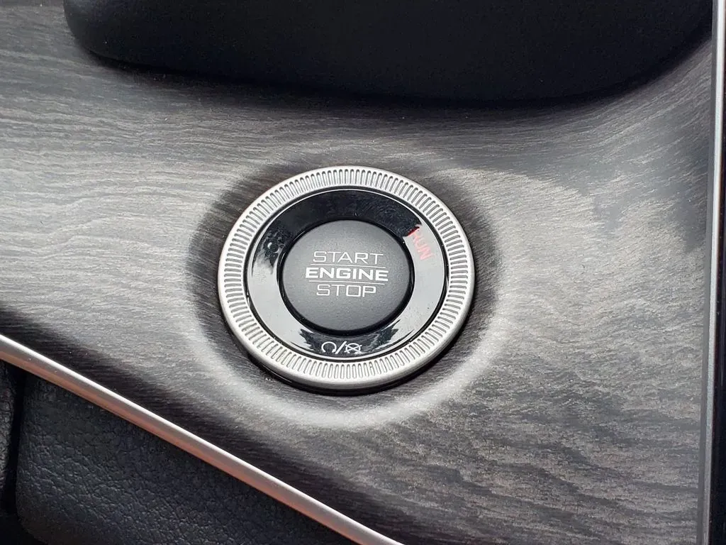 2023 Bright White Clearcoat /Global Black Jeep Grand Cherokee Limited (1C4RJKBG4P8) with an V6, 3.6L engine, 8-speed automatic transmission, located at 6064 Gull Rd, Kalamazoo, MI, 49048, (269) 222-0088, 42.328388, -85.512924 - **Unleash Your Adventurous Spirit with the 2023 Jeep Grand Cherokee L Limited 4WD!**<br /> <br /> Are you ready to elevate your family adventures, road trips, or weekend getaways? The 2023 Jeep Grand Cherokee L Limited 4WD is not just a vehicle; it's your passport to unforgettable experiences. Perfe - Photo#29