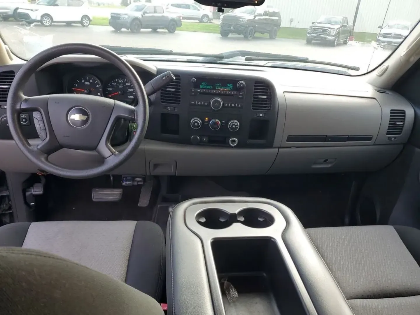 2009 Blue Granite Metallic /Dark Titanium Chevrolet Silverado Work Truck (1GCEK19C99Z) with an V8, 4.8L engine, 4-speed automatic transmission, located at 6064 Gull Rd, Kalamazoo, MI, 49048, (269) 222-0088, 42.328388, -85.512924 - Looking for the perfect pickup truck to elevate your weekend adventures or enhance your daily commutes? Look no further than this stunning 2009 Chevrolet Silverado Work Truck, available now at AutoMaxx in Kalamazoo, MI! Whether you need a dependable vehicle for family trips, hauling equipment, or si - Photo#7