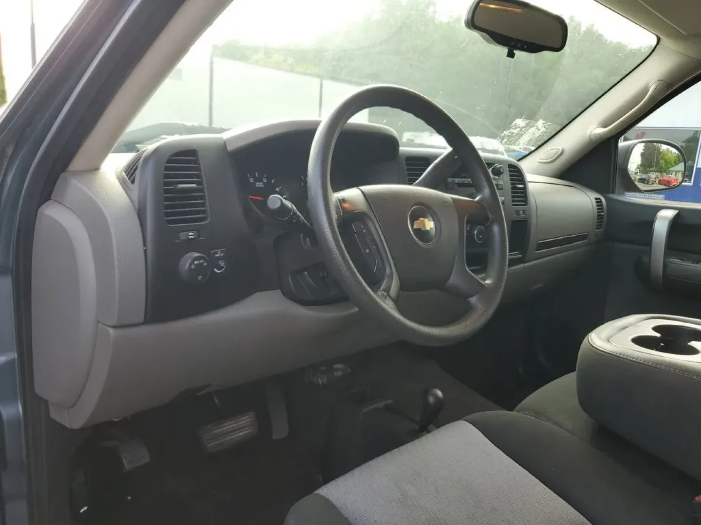 2009 Blue Granite Metallic /Dark Titanium Chevrolet Silverado Work Truck (1GCEK19C99Z) with an V8, 4.8L engine, 4-speed automatic transmission, located at 6064 Gull Rd, Kalamazoo, MI, 49048, (269) 222-0088, 42.328388, -85.512924 - Looking for the perfect pickup truck to elevate your weekend adventures or enhance your daily commutes? Look no further than this stunning 2009 Chevrolet Silverado Work Truck, available now at AutoMaxx in Kalamazoo, MI! Whether you need a dependable vehicle for family trips, hauling equipment, or si - Photo#11