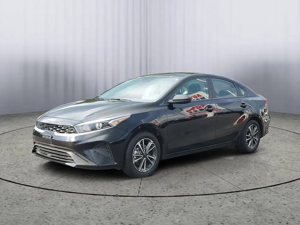 2024 Aurora Black /Black Kia Forte LXS (3KPF24AD8RE) with an 4 Cyl, 2.0L engine, CVT transmission, located at 6064 Gull Rd, Kalamazoo, MI, 49048, (269) 222-0088, 42.328388, -85.512924 - Explore the open road with confidence in this stunning 2024 Kia Forte, available now at AutoMaxx - Kalamazoo. This pre-owned sedan is the perfect blend of style, comfort, and advanced technology, making it an excellent choice for anyone from budget-conscious buyers to families seeking a reliable veh - Photo#2