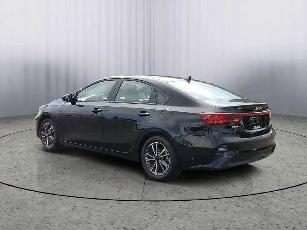2024 Aurora Black /Black Kia Forte LXS (3KPF24AD8RE) with an 4 Cyl, 2.0L engine, CVT transmission, located at 6064 Gull Rd, Kalamazoo, MI, 49048, (269) 222-0088, 42.328388, -85.512924 - Explore the open road with confidence in this stunning 2024 Kia Forte, available now at AutoMaxx - Kalamazoo. This pre-owned sedan is the perfect blend of style, comfort, and advanced technology, making it an excellent choice for anyone from budget-conscious buyers to families seeking a reliable veh - Photo#3
