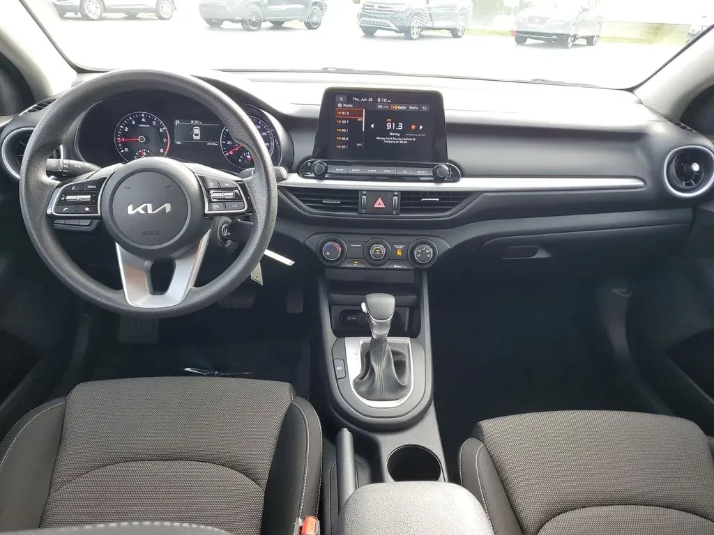 2024 Aurora Black /Black Kia Forte LXS (3KPF24AD8RE) with an 4 Cyl, 2.0L engine, CVT transmission, located at 6064 Gull Rd, Kalamazoo, MI, 49048, (269) 222-0088, 42.328388, -85.512924 - Explore the open road with confidence in this stunning 2024 Kia Forte, available now at AutoMaxx - Kalamazoo. This pre-owned sedan is the perfect blend of style, comfort, and advanced technology, making it an excellent choice for anyone from budget-conscious buyers to families seeking a reliable veh - Photo#9