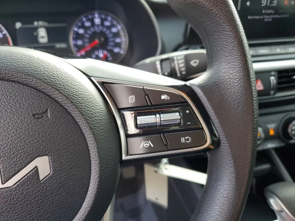 2024 Aurora Black /Black Kia Forte LXS (3KPF24AD8RE) with an 4 Cyl, 2.0L engine, CVT transmission, located at 6064 Gull Rd, Kalamazoo, MI, 49048, (269) 222-0088, 42.328388, -85.512924 - Explore the open road with confidence in this stunning 2024 Kia Forte, available now at AutoMaxx - Kalamazoo. This pre-owned sedan is the perfect blend of style, comfort, and advanced technology, making it an excellent choice for anyone from budget-conscious buyers to families seeking a reliable veh - Photo#17