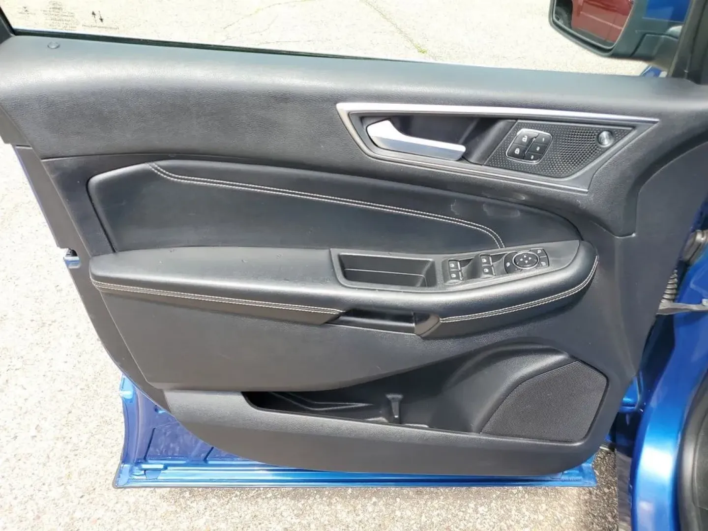 2022 Atlas Blue Metallic /Ebony Ford Edge Titanium (2FMPK4K95NB) with an 4 Cyl, 2.0L engine, 8-speed automatic transmission, located at 6064 Gull Rd, Kalamazoo, MI, 49048, (269) 222-0088, 42.328388, -85.512924 - **Discover the 2022 Ford Edge Titanium: Your Ideal SUV for Family Adventures and Daily Commutes!**<br /> <br /> Are you searching for the perfect balance of style, comfort, and capability? Look no further than this stunning 2022 Ford Edge Titanium, available now at AutoMaxx - Battle Creek! Whether y - Photo#5