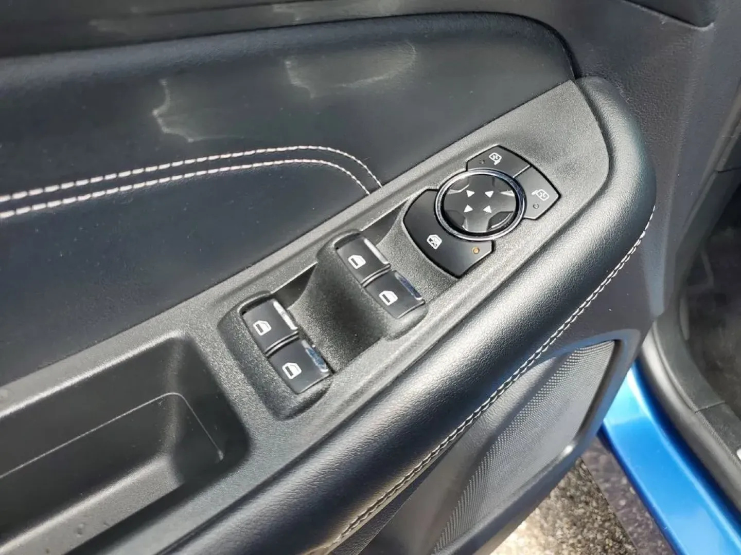2022 Atlas Blue Metallic /Ebony Ford Edge Titanium (2FMPK4K95NB) with an 4 Cyl, 2.0L engine, 8-speed automatic transmission, located at 6064 Gull Rd, Kalamazoo, MI, 49048, (269) 222-0088, 42.328388, -85.512924 - **Discover the 2022 Ford Edge Titanium: Your Ideal SUV for Family Adventures and Daily Commutes!**<br /> <br /> Are you searching for the perfect balance of style, comfort, and capability? Look no further than this stunning 2022 Ford Edge Titanium, available now at AutoMaxx - Battle Creek! Whether y - Photo#6