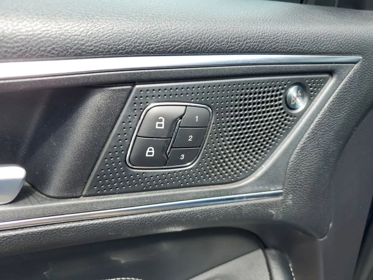 2022 Atlas Blue Metallic /Ebony Ford Edge Titanium (2FMPK4K95NB) with an 4 Cyl, 2.0L engine, 8-speed automatic transmission, located at 6064 Gull Rd, Kalamazoo, MI, 49048, (269) 222-0088, 42.328388, -85.512924 - **Discover the 2022 Ford Edge Titanium: Your Ideal SUV for Family Adventures and Daily Commutes!**<br /> <br /> Are you searching for the perfect balance of style, comfort, and capability? Look no further than this stunning 2022 Ford Edge Titanium, available now at AutoMaxx - Battle Creek! Whether y - Photo#7