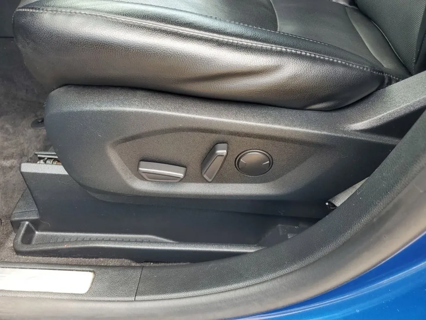 2022 Atlas Blue Metallic /Ebony Ford Edge Titanium (2FMPK4K95NB) with an 4 Cyl, 2.0L engine, 8-speed automatic transmission, located at 6064 Gull Rd, Kalamazoo, MI, 49048, (269) 222-0088, 42.328388, -85.512924 - **Discover the 2022 Ford Edge Titanium: Your Ideal SUV for Family Adventures and Daily Commutes!**<br /> <br /> Are you searching for the perfect balance of style, comfort, and capability? Look no further than this stunning 2022 Ford Edge Titanium, available now at AutoMaxx - Battle Creek! Whether y - Photo#9