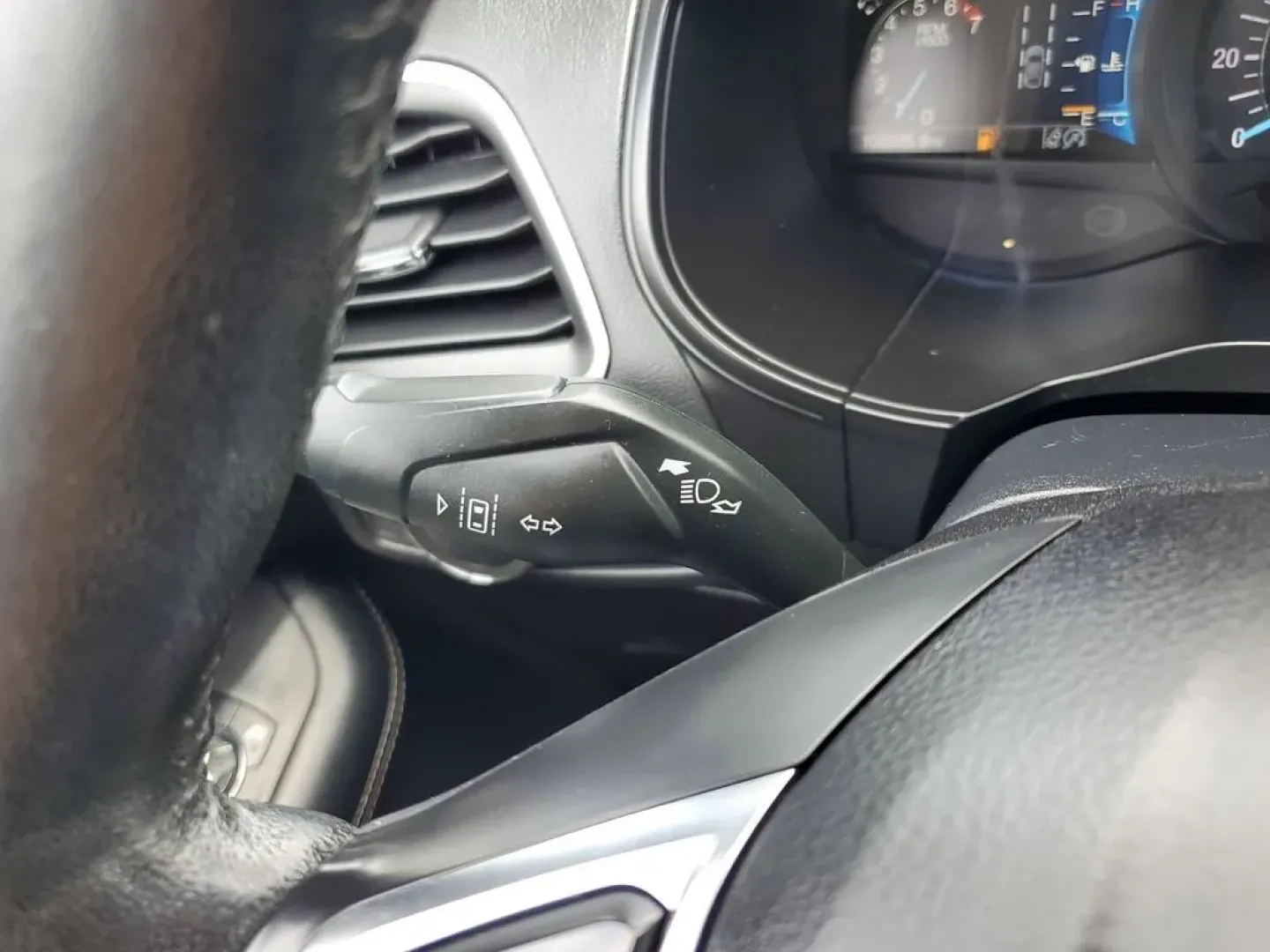 2022 Atlas Blue Metallic /Ebony Ford Edge Titanium (2FMPK4K95NB) with an 4 Cyl, 2.0L engine, 8-speed automatic transmission, located at 6064 Gull Rd, Kalamazoo, MI, 49048, (269) 222-0088, 42.328388, -85.512924 - **Discover the 2022 Ford Edge Titanium: Your Ideal SUV for Family Adventures and Daily Commutes!**<br /> <br /> Are you searching for the perfect balance of style, comfort, and capability? Look no further than this stunning 2022 Ford Edge Titanium, available now at AutoMaxx - Battle Creek! Whether y - Photo#14