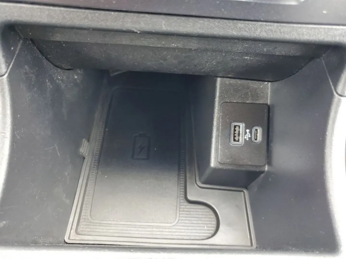 2022 Atlas Blue Metallic /Ebony Ford Edge Titanium (2FMPK4K95NB) with an 4 Cyl, 2.0L engine, 8-speed automatic transmission, located at 6064 Gull Rd, Kalamazoo, MI, 49048, (269) 222-0088, 42.328388, -85.512924 - **Discover the 2022 Ford Edge Titanium: Your Ideal SUV for Family Adventures and Daily Commutes!**<br /> <br /> Are you searching for the perfect balance of style, comfort, and capability? Look no further than this stunning 2022 Ford Edge Titanium, available now at AutoMaxx - Battle Creek! Whether y - Photo#22