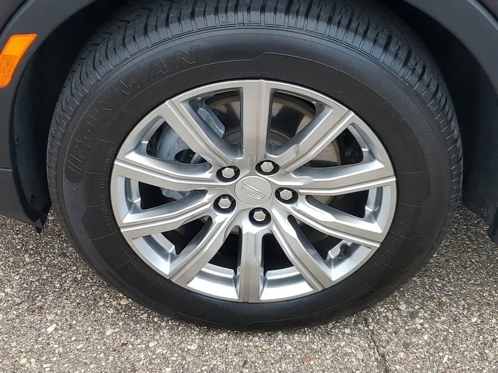 2023 Galactic Gray Metallic /Light Platinum/Jet Black Cadillac XT4 AWD Premium Luxury (1GYFZDR42PF) with an 4 Cyl, 2.0L engine, 9-speed automatic transmission, located at 6064 Gull Rd, Kalamazoo, MI, 49048, (269) 222-0088, 42.328388, -85.512924 - **Experience Luxury and Versatility with the 2023 Cadillac XT4 at AutoMaxx - Battle Creek!**<br /> <br /> Are you in search of an SUV that effortlessly combines luxury, performance, and practicality? Look no further than the stunning 2023 Cadillac XT4, now available at AutoMaxx, your premier pre-own - Photo#5