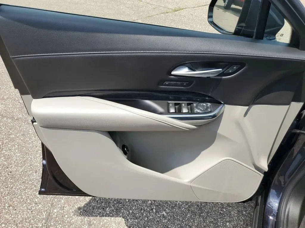 2023 Galactic Gray Metallic /Light Platinum/Jet Black Cadillac XT4 AWD Premium Luxury (1GYFZDR42PF) with an 4 Cyl, 2.0L engine, 9-speed automatic transmission, located at 6064 Gull Rd, Kalamazoo, MI, 49048, (269) 222-0088, 42.328388, -85.512924 - **Experience Luxury and Versatility with the 2023 Cadillac XT4 at AutoMaxx - Battle Creek!**<br /> <br /> Are you in search of an SUV that effortlessly combines luxury, performance, and practicality? Look no further than the stunning 2023 Cadillac XT4, now available at AutoMaxx, your premier pre-own - Photo#6