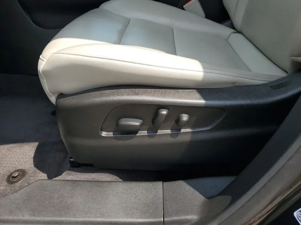 2023 Galactic Gray Metallic /Light Platinum/Jet Black Cadillac XT4 AWD Premium Luxury (1GYFZDR42PF) with an 4 Cyl, 2.0L engine, 9-speed automatic transmission, located at 6064 Gull Rd, Kalamazoo, MI, 49048, (269) 222-0088, 42.328388, -85.512924 - **Experience Luxury and Versatility with the 2023 Cadillac XT4 at AutoMaxx - Battle Creek!**<br /> <br /> Are you in search of an SUV that effortlessly combines luxury, performance, and practicality? Look no further than the stunning 2023 Cadillac XT4, now available at AutoMaxx, your premier pre-own - Photo#10