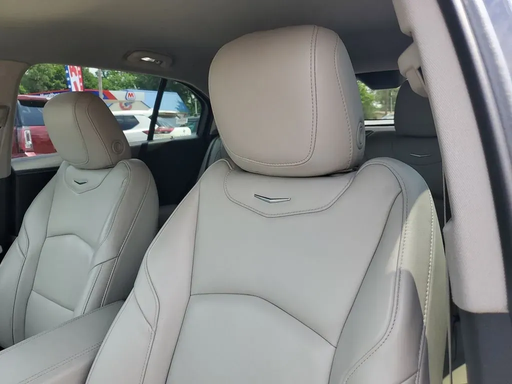 2023 Galactic Gray Metallic /Light Platinum/Jet Black Cadillac XT4 AWD Premium Luxury (1GYFZDR42PF) with an 4 Cyl, 2.0L engine, 9-speed automatic transmission, located at 6064 Gull Rd, Kalamazoo, MI, 49048, (269) 222-0088, 42.328388, -85.512924 - **Experience Luxury and Versatility with the 2023 Cadillac XT4 at AutoMaxx - Battle Creek!**<br /> <br /> Are you in search of an SUV that effortlessly combines luxury, performance, and practicality? Look no further than the stunning 2023 Cadillac XT4, now available at AutoMaxx, your premier pre-own - Photo#11