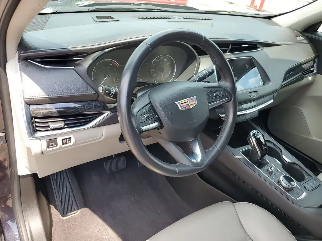 2023 Galactic Gray Metallic /Light Platinum/Jet Black Cadillac XT4 AWD Premium Luxury (1GYFZDR42PF) with an 4 Cyl, 2.0L engine, 9-speed automatic transmission, located at 6064 Gull Rd, Kalamazoo, MI, 49048, (269) 222-0088, 42.328388, -85.512924 - **Experience Luxury and Versatility with the 2023 Cadillac XT4 at AutoMaxx - Battle Creek!**<br /> <br /> Are you in search of an SUV that effortlessly combines luxury, performance, and practicality? Look no further than the stunning 2023 Cadillac XT4, now available at AutoMaxx, your premier pre-own - Photo#12