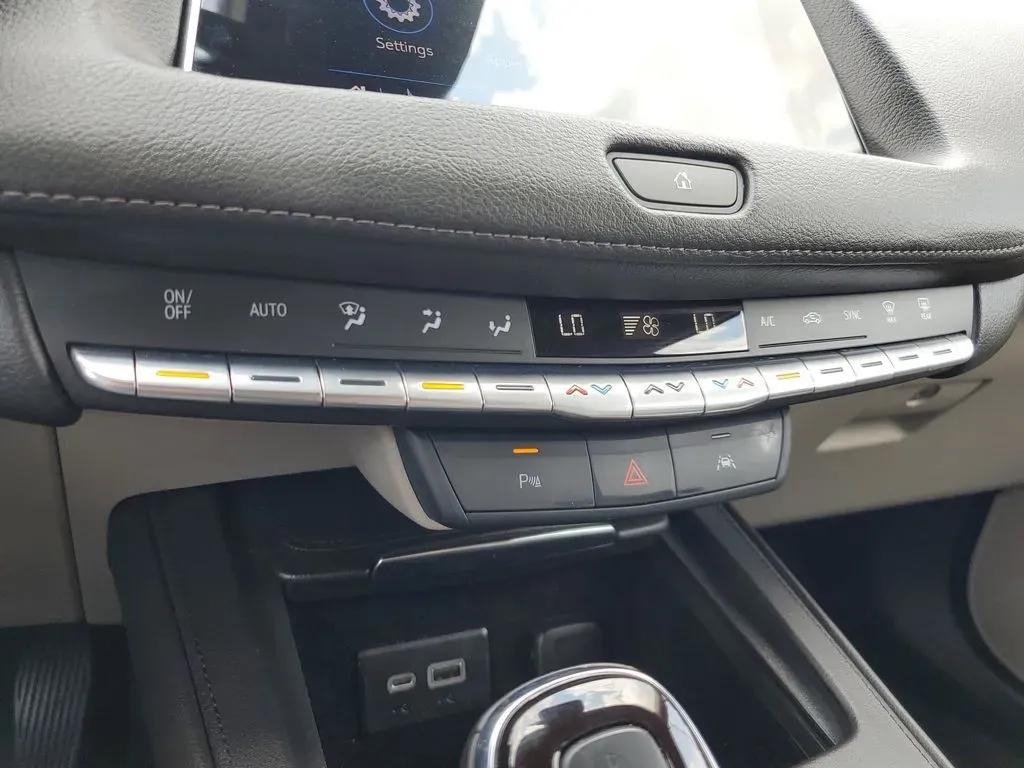 2023 Galactic Gray Metallic /Light Platinum/Jet Black Cadillac XT4 AWD Premium Luxury (1GYFZDR42PF) with an 4 Cyl, 2.0L engine, 9-speed automatic transmission, located at 6064 Gull Rd, Kalamazoo, MI, 49048, (269) 222-0088, 42.328388, -85.512924 - **Experience Luxury and Versatility with the 2023 Cadillac XT4 at AutoMaxx - Battle Creek!**<br /> <br /> Are you in search of an SUV that effortlessly combines luxury, performance, and practicality? Look no further than the stunning 2023 Cadillac XT4, now available at AutoMaxx, your premier pre-own - Photo#21