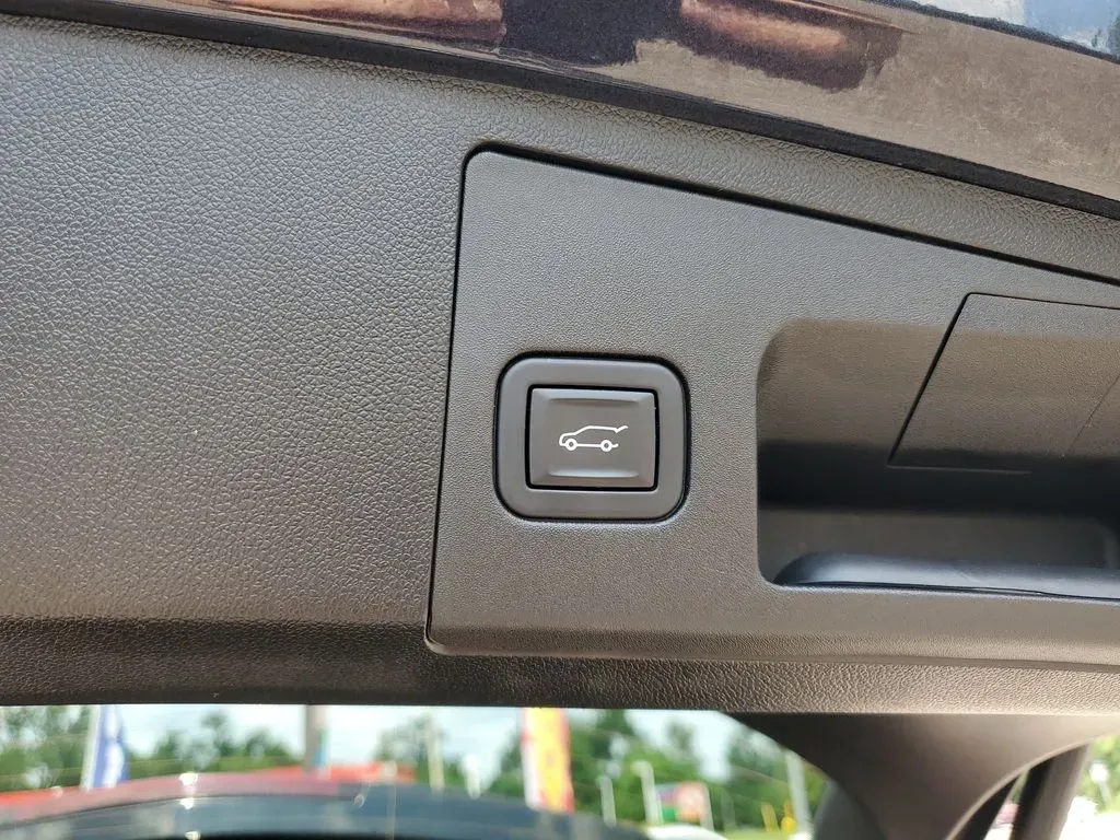 2023 Galactic Gray Metallic /Light Platinum/Jet Black Cadillac XT4 AWD Premium Luxury (1GYFZDR42PF) with an 4 Cyl, 2.0L engine, 9-speed automatic transmission, located at 6064 Gull Rd, Kalamazoo, MI, 49048, (269) 222-0088, 42.328388, -85.512924 - **Experience Luxury and Versatility with the 2023 Cadillac XT4 at AutoMaxx - Battle Creek!**<br /> <br /> Are you in search of an SUV that effortlessly combines luxury, performance, and practicality? Look no further than the stunning 2023 Cadillac XT4, now available at AutoMaxx, your premier pre-own - Photo#31