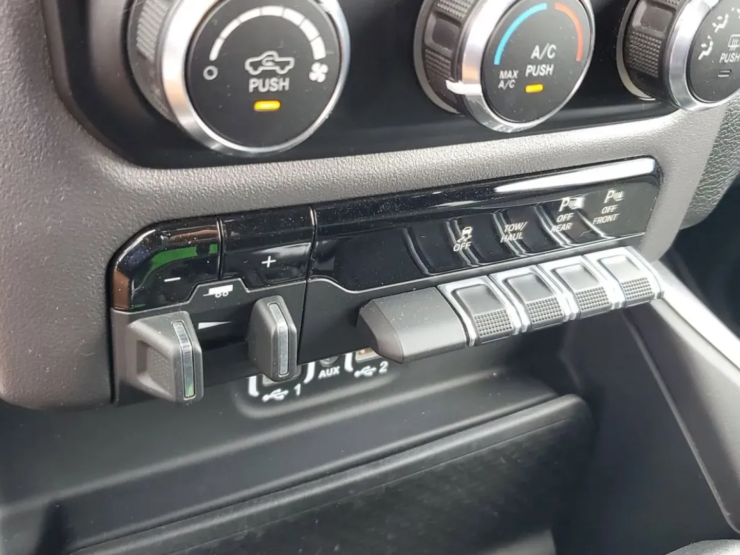 2019 Diamond Black Crystal Pearlcoat /Black Ram 2500 Big Horn (3C6UR5DJ3KG) with an V8, 6.4L engine, 8-speed automatic transmission, located at 6064 Gull Rd, Kalamazoo, MI, 49048, (269) 222-0088, 42.328388, -85.512924 - **Adventure Awaits with the 2019 Ram 2500 Tradesman Crew Cab Your Ultimate Workhorse and Family Companion!**<br /> <br /> Are you ready to elevate your lifestyle with a powerful truck that meets all your needs? The 2019 Ram 2500 Tradesman Crew Cab SWB 4WD is perfect for those who crave adventure, w - Photo#24