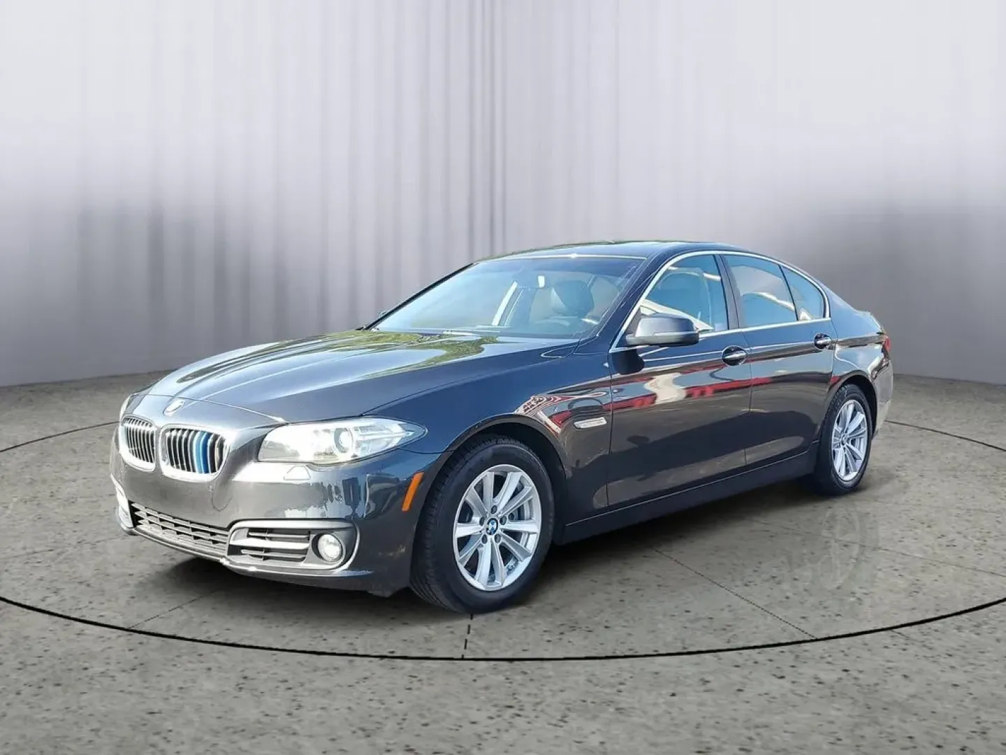 2016 Space Gray Metallic /BLACK BMW 5 series 528i (WBA5A5C55GG) with an 4 Cyl, 2.0L engine, 8-speed automatic transmission, located at 6064 Gull Rd, Kalamazoo, MI, 49048, (269) 222-0088, 42.328388, -85.512924 - Experience the perfect blend of luxury and practicality with this stunning 2016 BMW 5-Series 528i, available now at AutoMaxx - Kalamazoo! Picture yourself cruising through the vibrant streets of Kalamazoo, MI, whether you're commuting to work, enjoying a weekend getaway, or simply looking to elevate - Photo#2