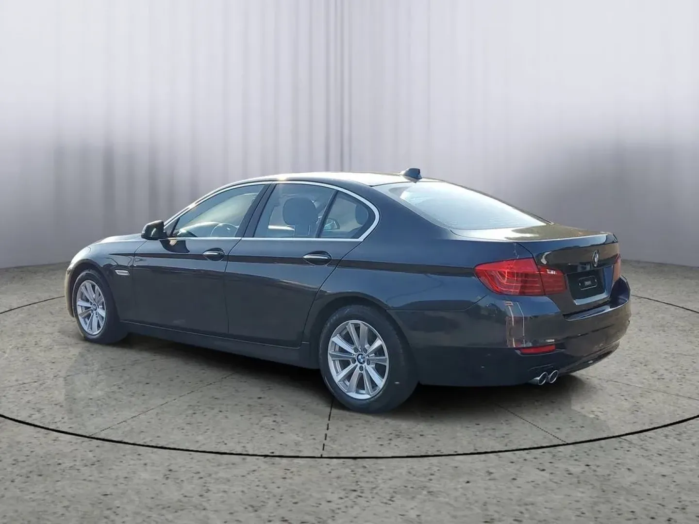 2016 Space Gray Metallic /BLACK BMW 5 series 528i (WBA5A5C55GG) with an 4 Cyl, 2.0L engine, 8-speed automatic transmission, located at 6064 Gull Rd, Kalamazoo, MI, 49048, (269) 222-0088, 42.328388, -85.512924 - Experience the perfect blend of luxury and practicality with this stunning 2016 BMW 5-Series 528i, available now at AutoMaxx - Kalamazoo! Picture yourself cruising through the vibrant streets of Kalamazoo, MI, whether you're commuting to work, enjoying a weekend getaway, or simply looking to elevate - Photo#3