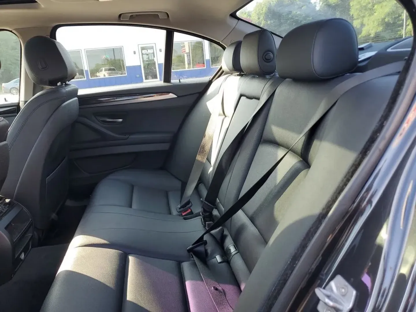 2016 Space Gray Metallic /BLACK BMW 5 series 528i (WBA5A5C55GG) with an 4 Cyl, 2.0L engine, 8-speed automatic transmission, located at 6064 Gull Rd, Kalamazoo, MI, 49048, (269) 222-0088, 42.328388, -85.512924 - Experience the perfect blend of luxury and practicality with this stunning 2016 BMW 5-Series 528i, available now at AutoMaxx - Kalamazoo! Picture yourself cruising through the vibrant streets of Kalamazoo, MI, whether you're commuting to work, enjoying a weekend getaway, or simply looking to elevate - Photo#7